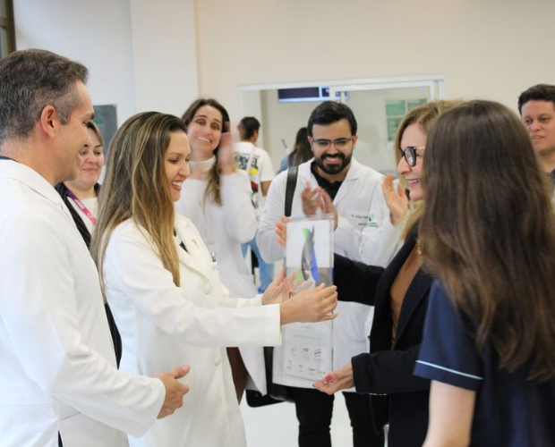 Servi�o de Neurologia do CHSL recebe placa Angels Awards com status in�dito de diamante